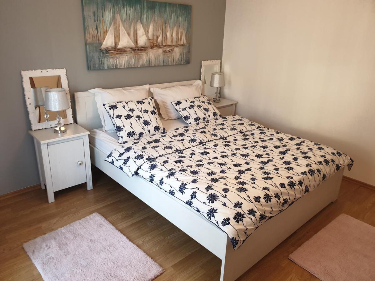 Apartments Mare Банёл Экстерьер фото
