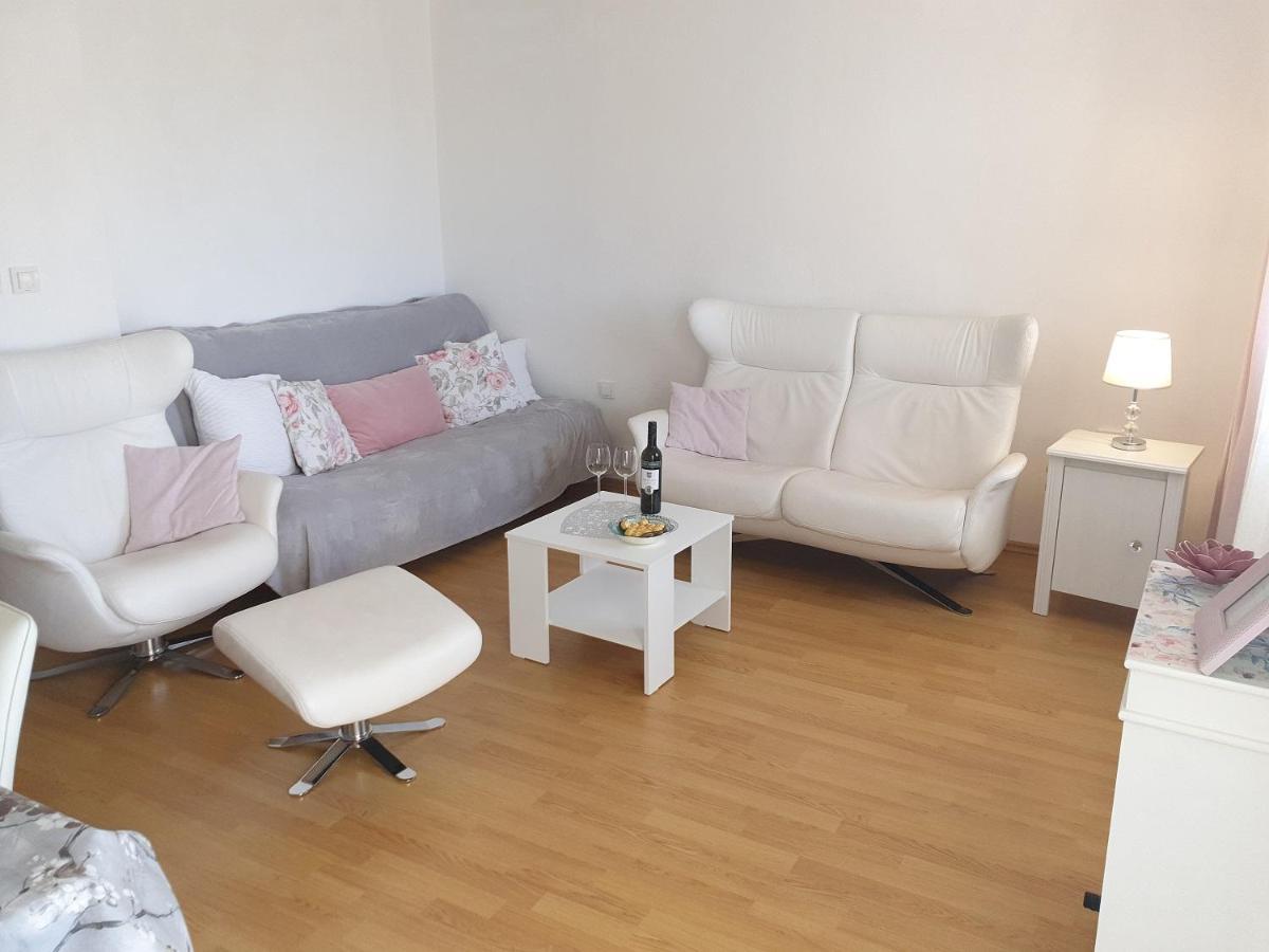 Apartments Mare Банёл Экстерьер фото