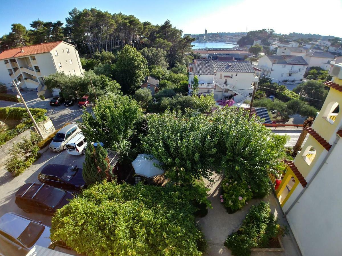 Apartments Mare Банёл Экстерьер фото